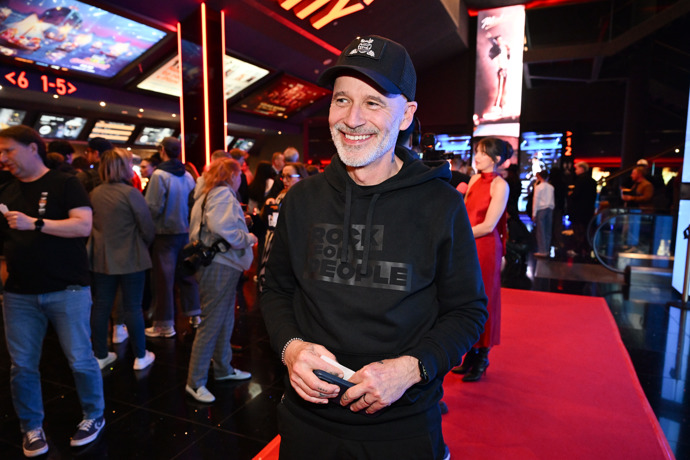 FOTO: Honza Musil s úsměvem od ucha k uchu. – stránka 43