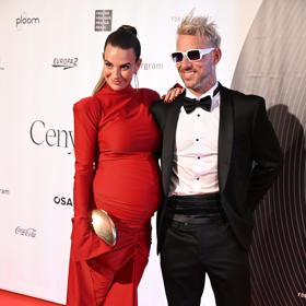 Jakub Bína dorazil na Ceny Anděl 2025 s manželkou.