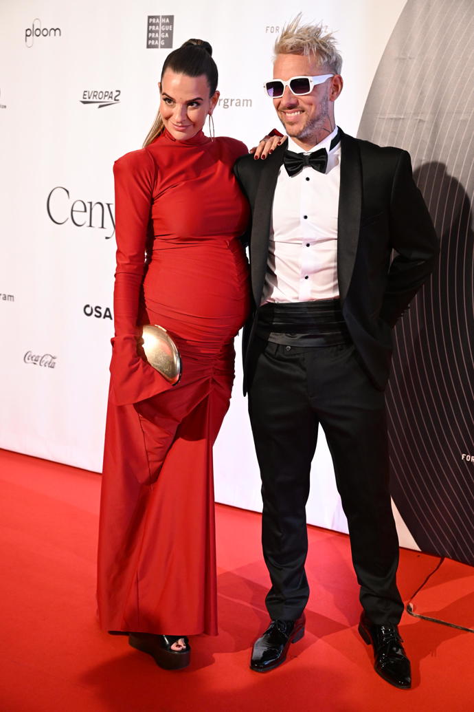 FOTO: Jakub Bína s manželkou. – stránka 11