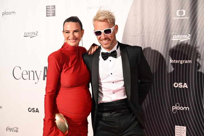 FOTO: Jakub Bína s krásnou manželkou. – stránka 12