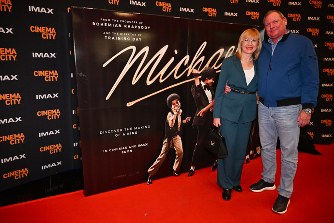 FOTO: Štěpánka Duchková s manželem Janem Hruškou. – stránka 35