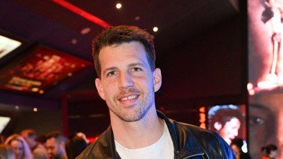 FOTO: Peter Pecha doplnil svůj outfit o bílou rukavičku.