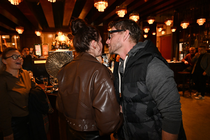 FOTO: Jaromír Nosek dorazil na premiéru dokumentu Derecidiva se svou partnerkou. – stránka 15