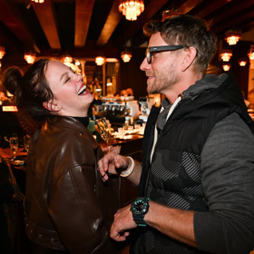 Iveta Bendlová se po boku Jaromíra Noska pořádně nasmála.