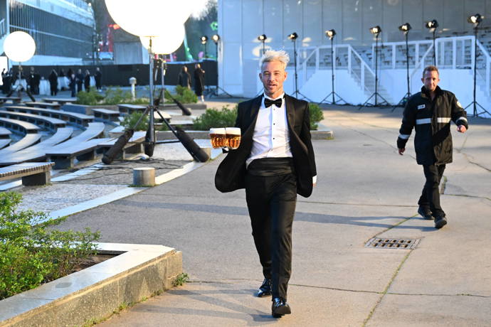 FOTO: Jakub Bína ví, jak si užít večer. – stránka 9