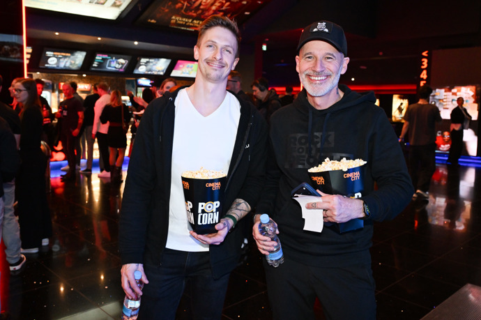 FOTO: Honza Musil se svým manželem. – stránka 8