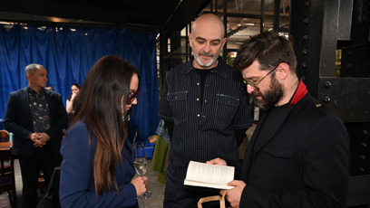 FOTO: Sandra Nováková a Vojtěch Moravec s autorem knihy Sběratel dívek.