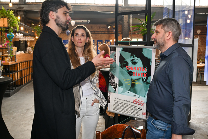 FOTO: Šimon Bilina konverzoval s Janou Bernáškovou a Rudolfem Merknerem. – stránka 14