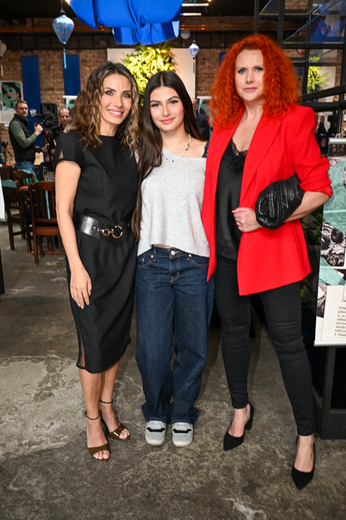 FOTO: V rodině Decastelových panují krásné vztahy. – stránka 36