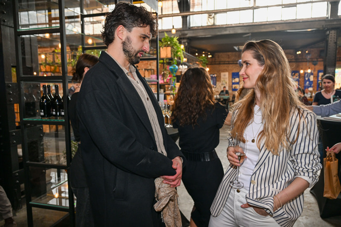 FOTO: Jana Bernášková a Šimon Bilina na křtu knihy Sběratel dívek. – stránka 12