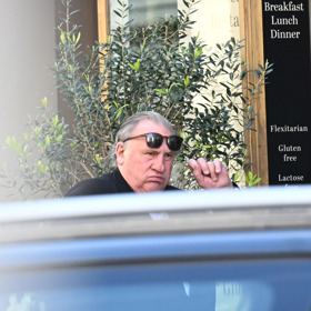 Depardieu nevypadal, že by měl příliš dobrou náladu.