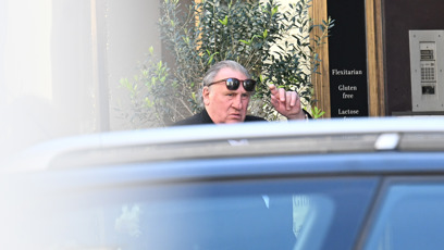 FOTO: Gérard Depardieu spatřen v ulicích Prahy.