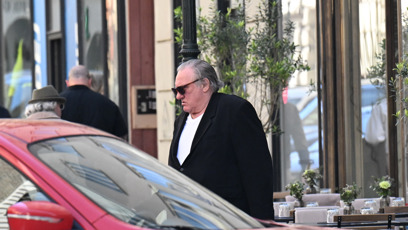 FOTO: Gérard Depardieu je v Praze.