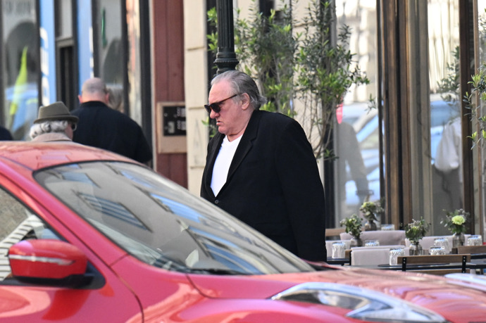 FOTO: Gérard Depardieu je v Praze. – stránka 22
