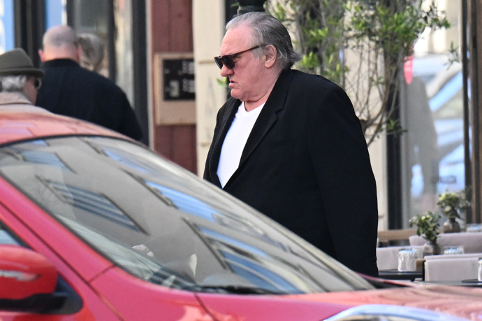 FOTO: Gérard Depardieu je v Praze. – stránka 21