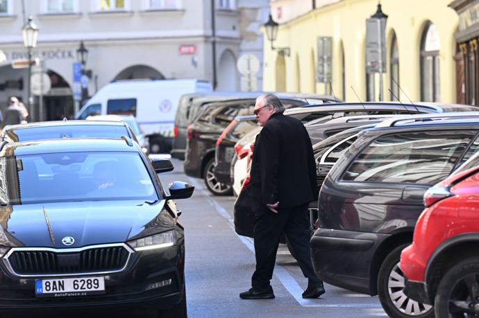 FOTO: Gérard Depardieu je v Praze. – stránka 24