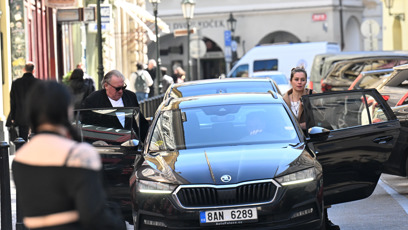 FOTO: Gérard Depardieu je v Praze.