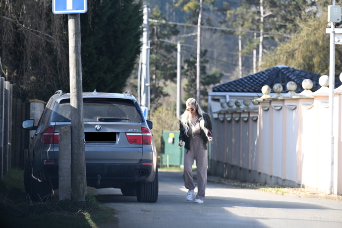 FOTO: Lela Ceterová ráno odvezla děti do školy a školy. – stránka 15