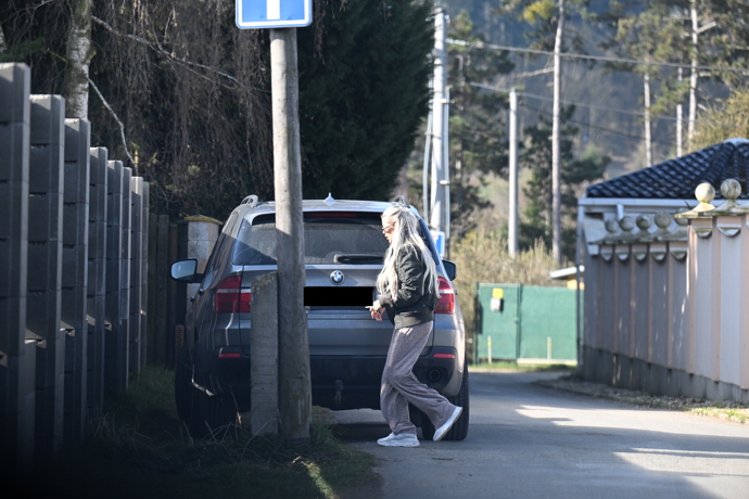 FOTO: Lela Ceterová ráno odvezla děti do školy a školy. – stránka 14