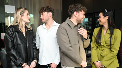 FOTO: Bratři Dubovičtí se svými partnerkami Sarah a Pavlou.