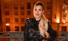 Lela Ceterová to na plese rozjela.