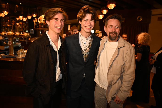 FOTO: Rodinný klan Dolanských vyrazil do kina v plné sestavě. – stránka 28