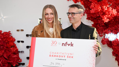 FOTO: Nadační fond Veroniky Kašákové obdržel od značky Relax dárkový šek.