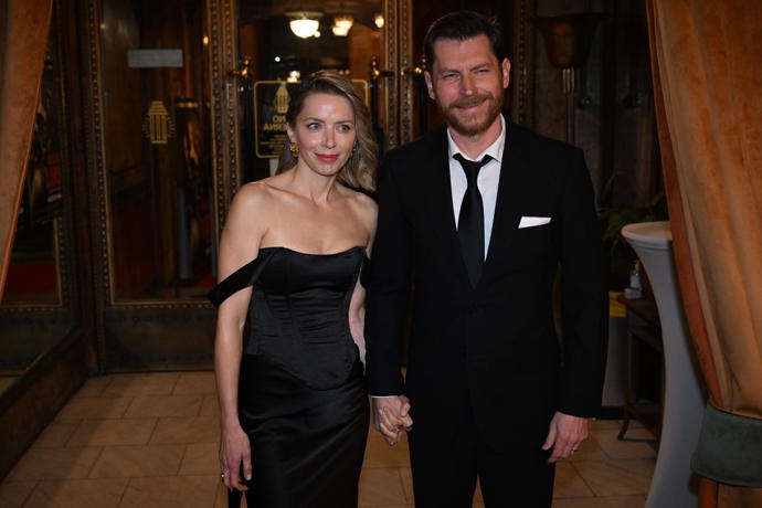 FOTO: David Švehlík vyvedl elegantní doprovod a něžně se držel za ruku. – stránka 23