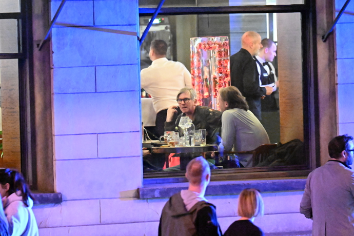 FOTO: Nechyběl ani režisér Jiří Strach. – stránka 43