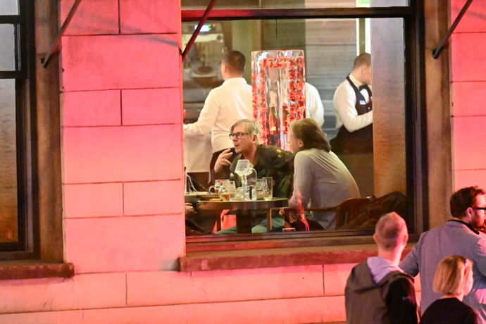 FOTO: Nechyběl ani režisér Jiří Strach. – stránka 42