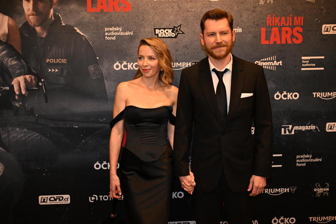 FOTO: Manželé Švehlíkovi dorazili sladění. – stránka 4