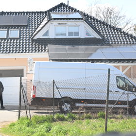 Stěhováni úřadují u Lely a Karlose doma.