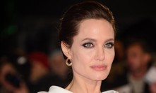 Angelina Jolie ráda nosí elegantní šaty.