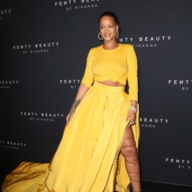 Madonninou zdárnou nástupkyní je její kolegyně Rihanna. Ta chodí navolno v soukromí i na červeném koberci.