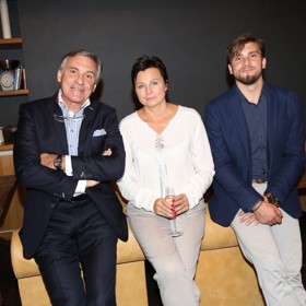 Vzácná archivní fotka z roku 2018 - Jan Čenský s manželkou Danou a synem Matyášem.