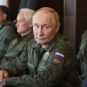 Ruský prezident Vladimir Putin zřídka opouští kryty a na velitelství téměř nechodí.