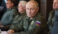 Ruský prezident Vladimir Putin loni v říjnu navštívil jedno z velitelství ruských sil, které jsou zapojeny do bojů na Ukrajině.