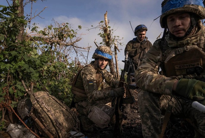 FOTO: Podle informací britského deníku The Sunday Times se ukrajinští vojáci také potýkají s nedostatkem potravin. – stránka 2