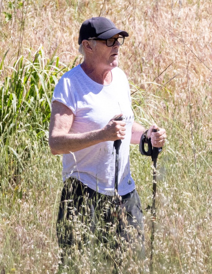 FOTO: David na procházce. – stránka 7