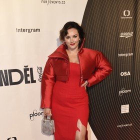 Ewa Farna v modelu návrháře Borise Krále na Cenách Anděl 2026.