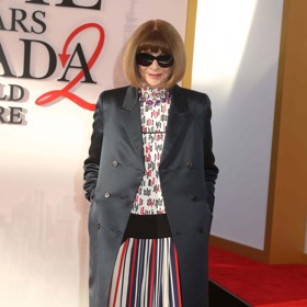 Obávaná Anna Wintour se tentokrát na premiéře usmívala.