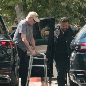 David Hasselhoff se zotavuje z operace.