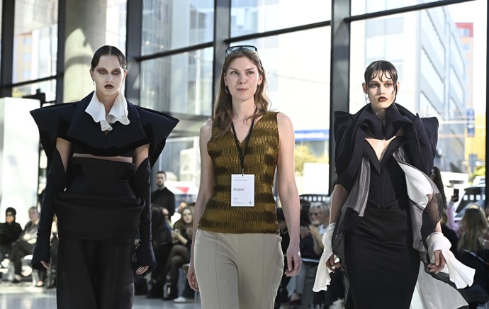 FOTO: Absolutním vítězem soutěže Mattoni Young Fashion Stars 2026 se stala Barbora Kotěšovcová. – stránka 5