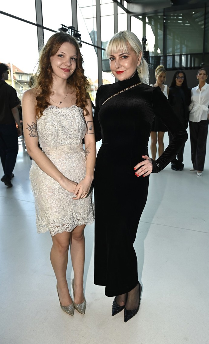 FOTO: Na Mattoni Young Fashion Stars 2026 dorazila Bára Nesvadbová s dcerou.