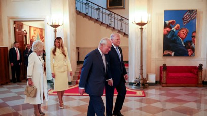 FOTO: Donald Trump s králem Karlem III. a jejich manželkami v Bílém domě.