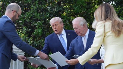 FOTO: Donald Trump přivítal královský pár.