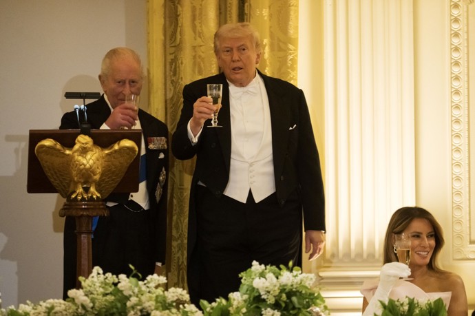 FOTO: Donald Trump s králem Karlem III. – stránka 1