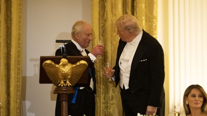 FOTO: Král Karel III. a Donald Trump.