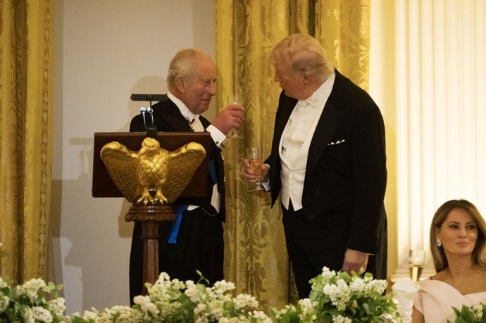 FOTO: Král Karel III. a Donald Trump.