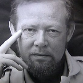 Nesmělý herec Miroslav Masopust se proslavil rolí fešného německého vodníka Rolfa v komedii Jak utopit doktora Mráčka aneb konec vodníků v Čechách.